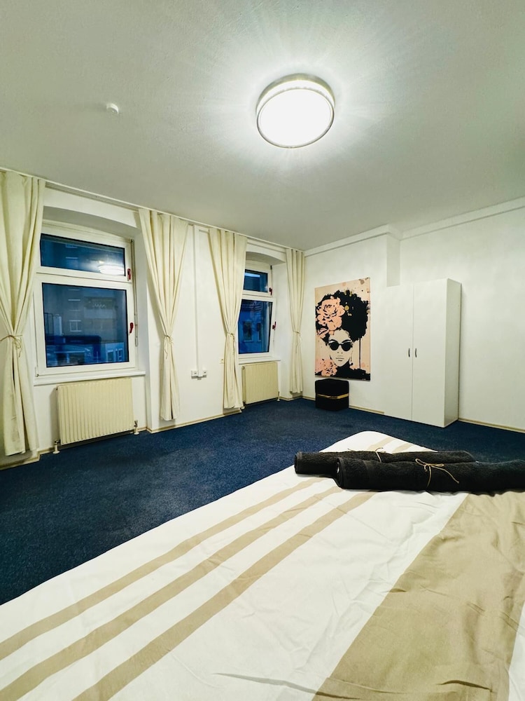 Luxury 7 Bedroom Apartment Sleeps 16