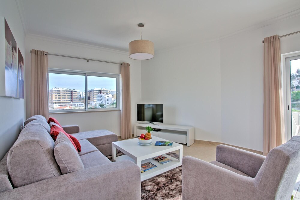 Central Lagos Spacious Apartment by Ideal Homes view 3