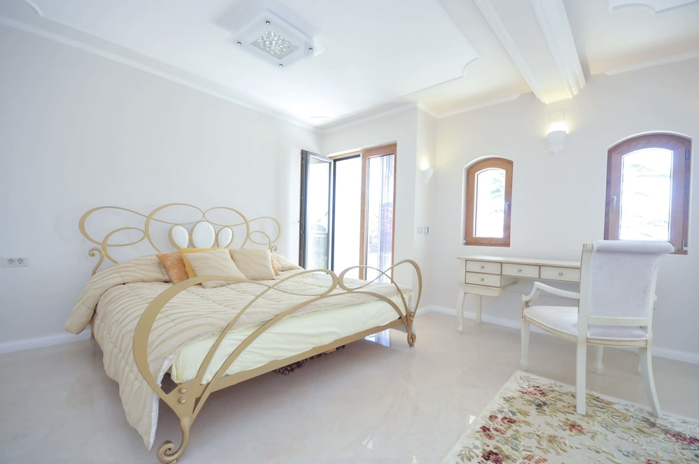 St. George Apartments and Villa with pool
