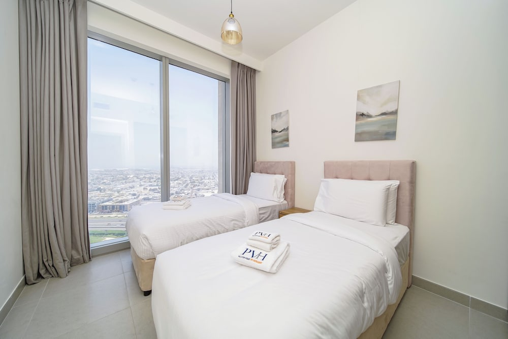 PVH - Opulent 2BR in Forte Tower 1