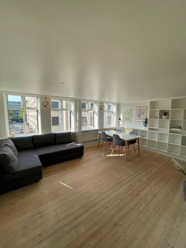 Elegant Apartment In Central