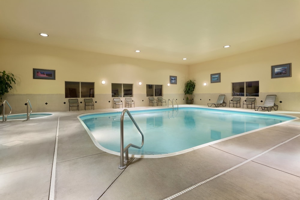 Summit Suites