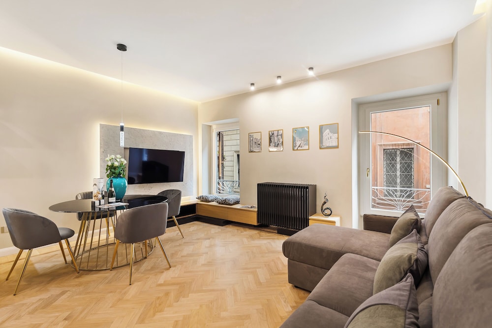 Spanish Steps Apartments
