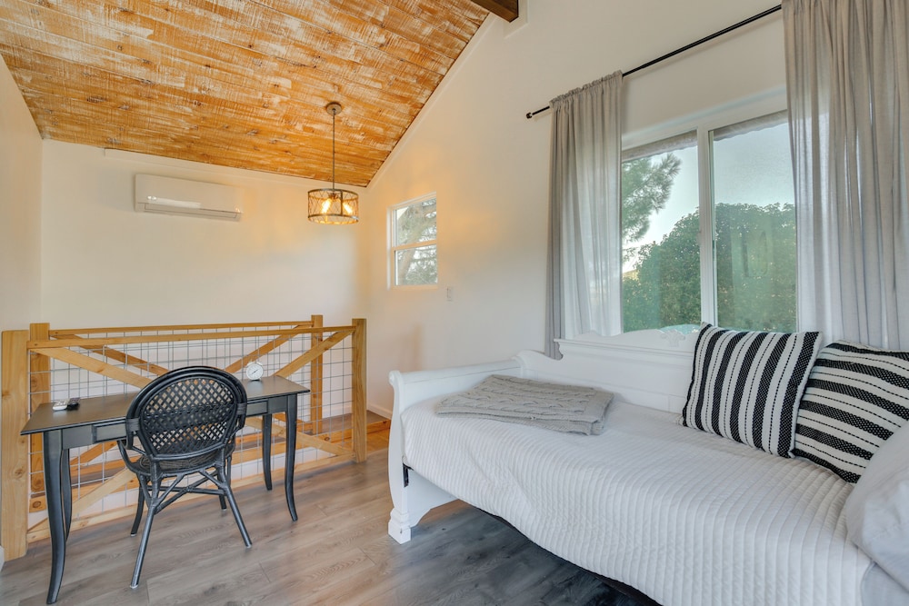 Unique Stay: Alpine 'mariposa Farmhouse' w/ Views!