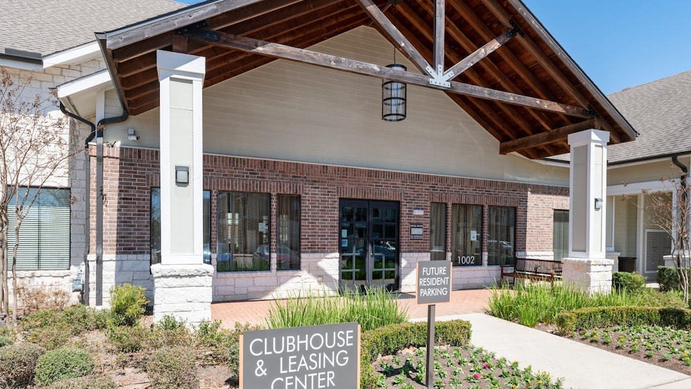 Landing Apartments - Grand Harbor