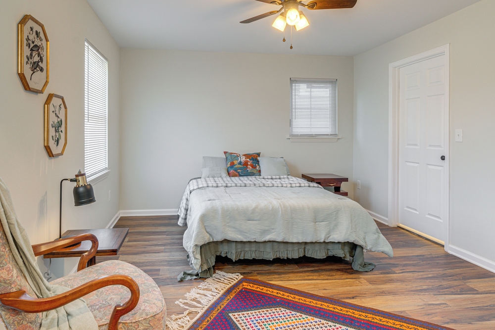 2 Mi to University of Louisville: Apt w/ Fire Pit!