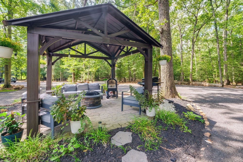 1/2 Acre Pond, Rec Room! Private Oasis in Nanjemoy