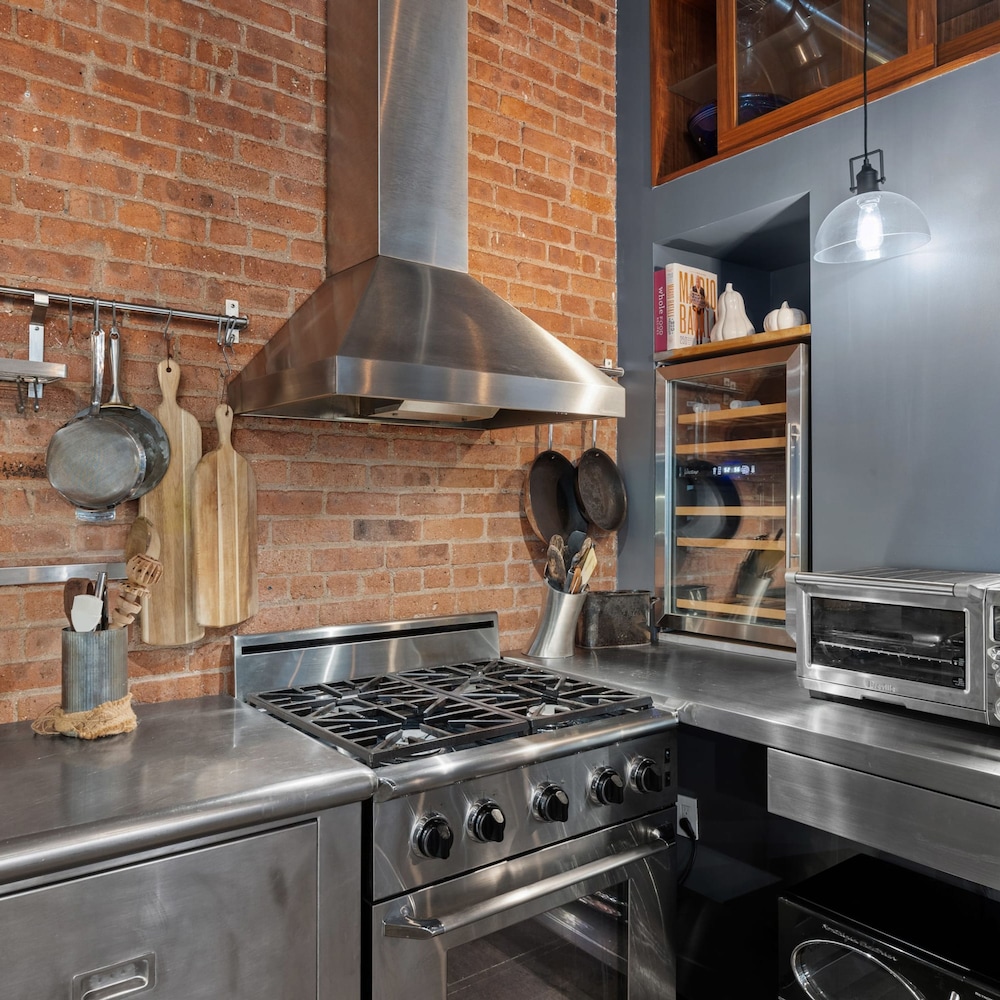 Greenwich Court by Rove Travel 3BR Loft w Sauna