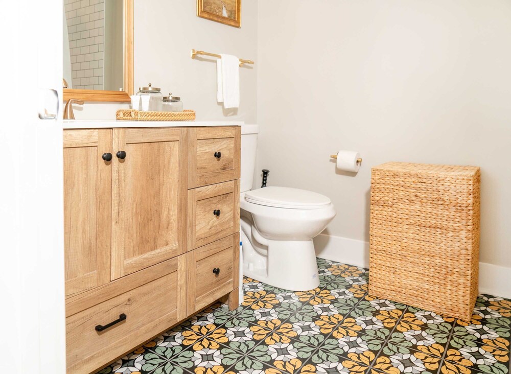 Magnolia Manor - Remodeled Home Near Downtown