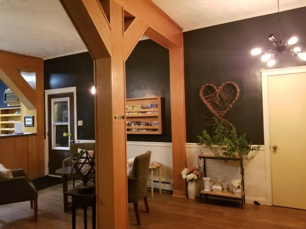 Fredericton Vacations - Silverwood Inn  Suites - Property Image 3