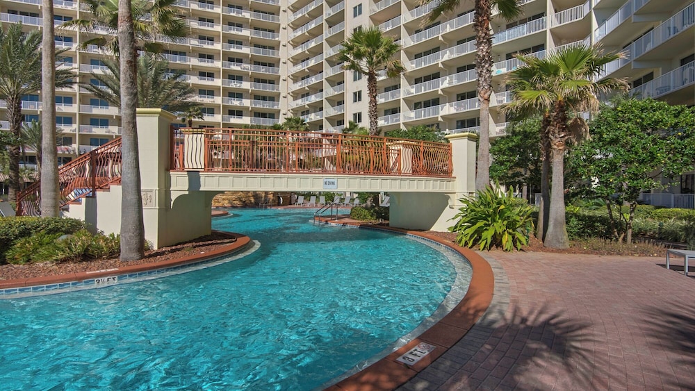 Beachfront Corner Unit w/ Wrap-around Balcony, Close to Attractions!