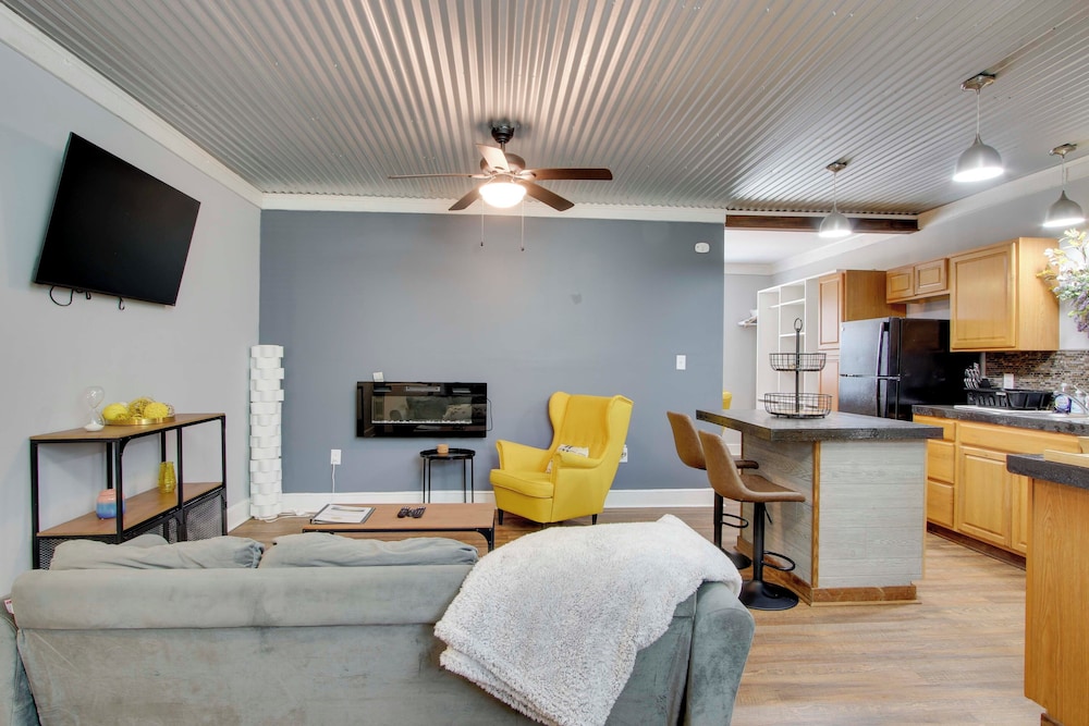 Commuter-friendly Rental Unit in Greenwood!