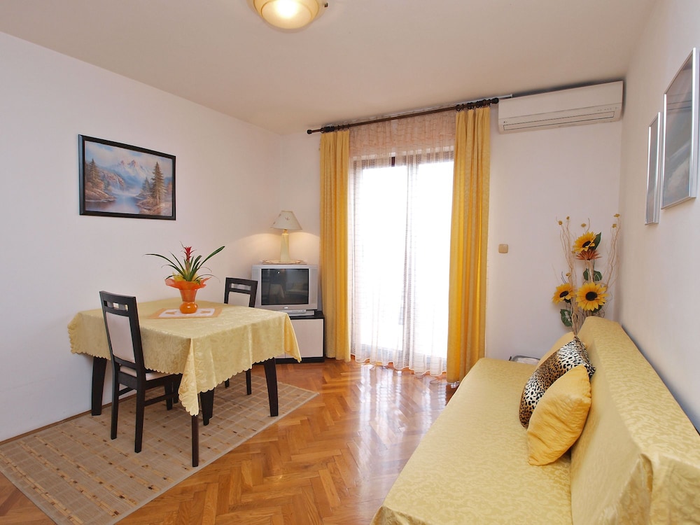 Apartments Lean 1048