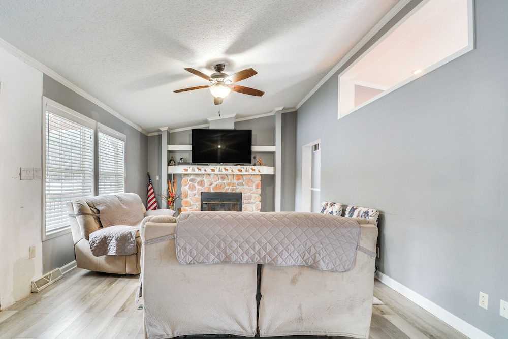 8 Mi to Jordan Lake: Spacious New Hill Home