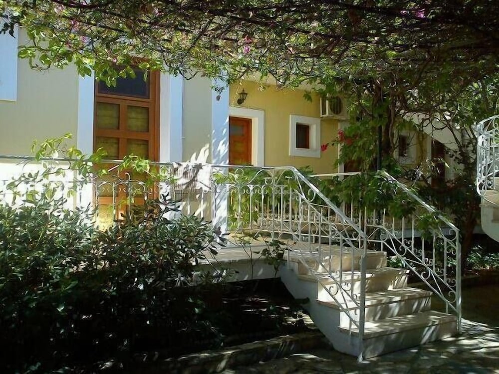 Sofos Apartments