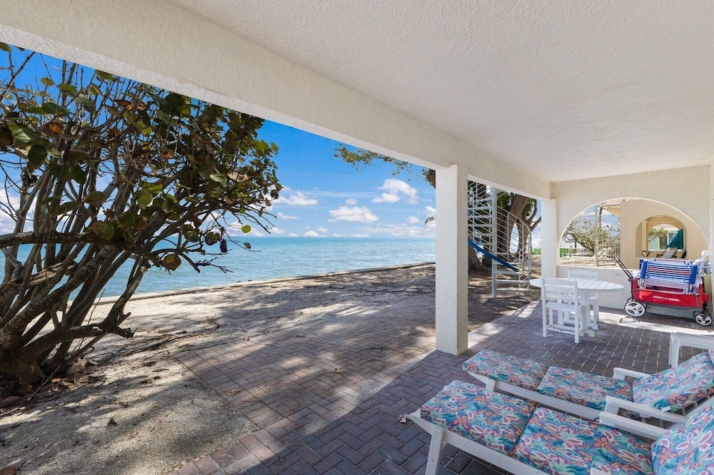 Dolphin Watch 3 Bedroom Home
