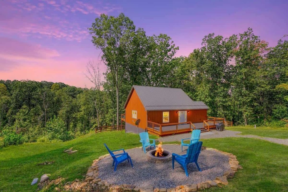 Tranquil Heights Cabin In Hocking Hills- HOT Tub!