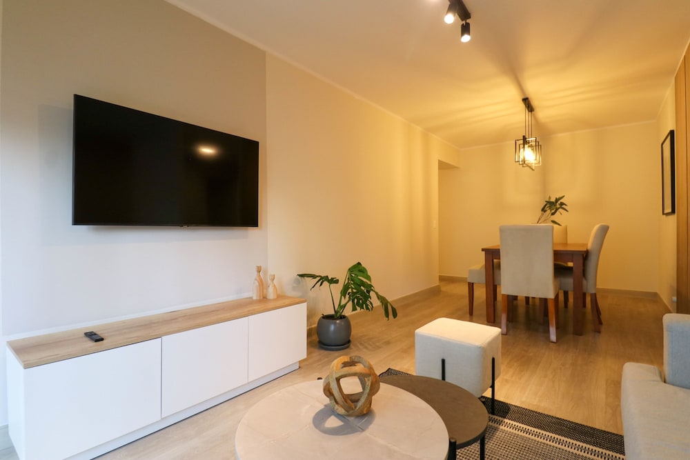 w Breathtaking 2BR With Balcony in Miraflores