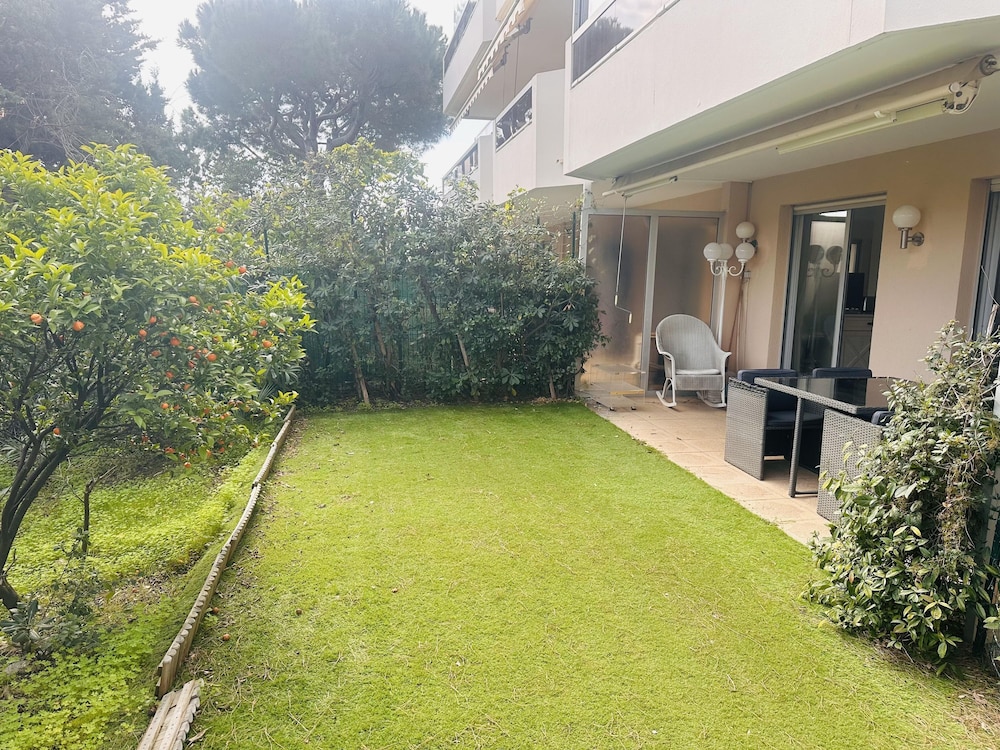 Light Modern Studio With Garden Pool- 2294