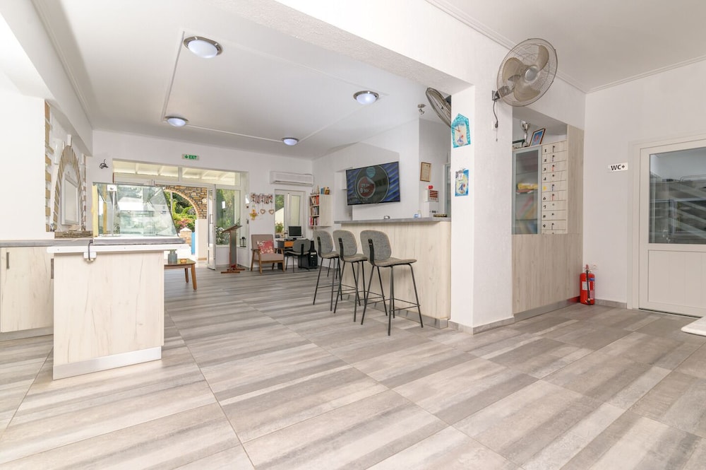 Lobby & Reception