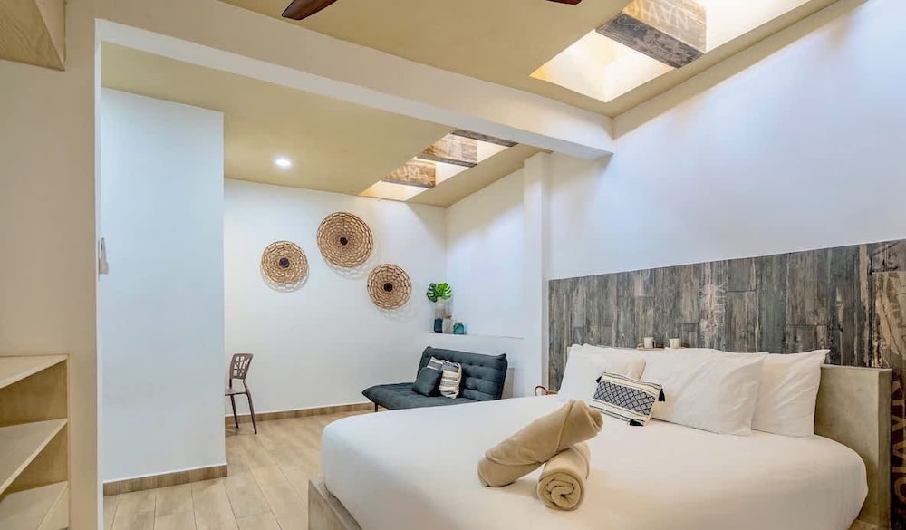 4 Br Private Rooftop Pool Spacious Exclusive