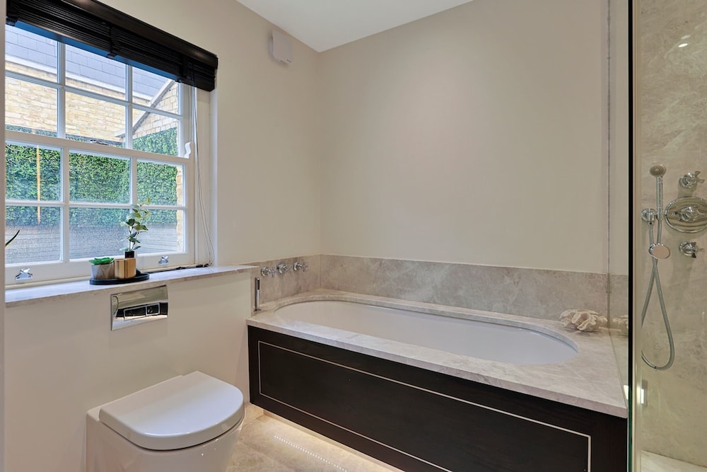 Luxe Home With Cinema Room - South Kensington