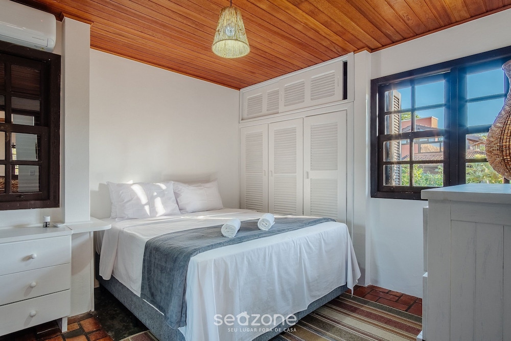 3-bedroom House 800m From the Beach Tab0140