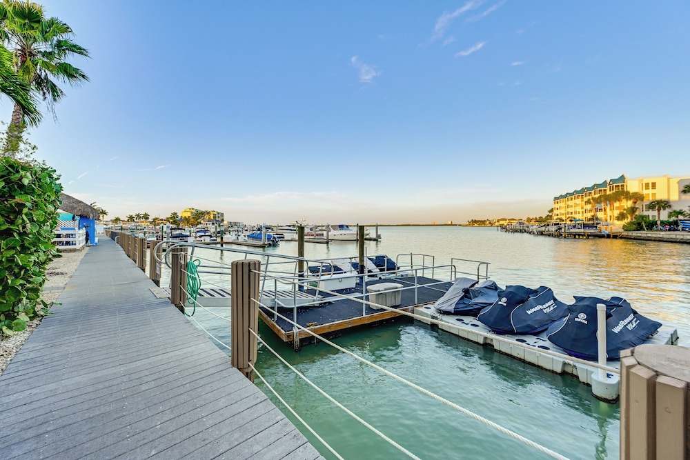 Oceanside Marco Island Retreat: Pool & Tennis!