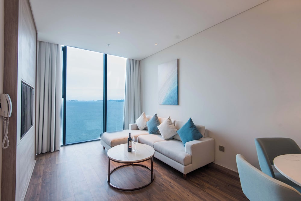 A La Carte Ha Long Residence