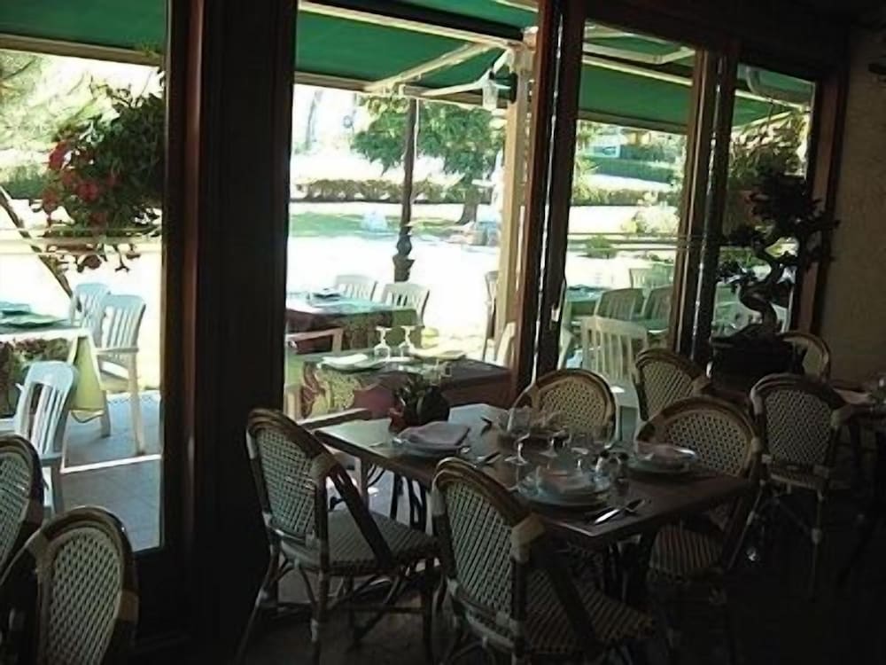 Hotel La Bombardiere - Property Image 10