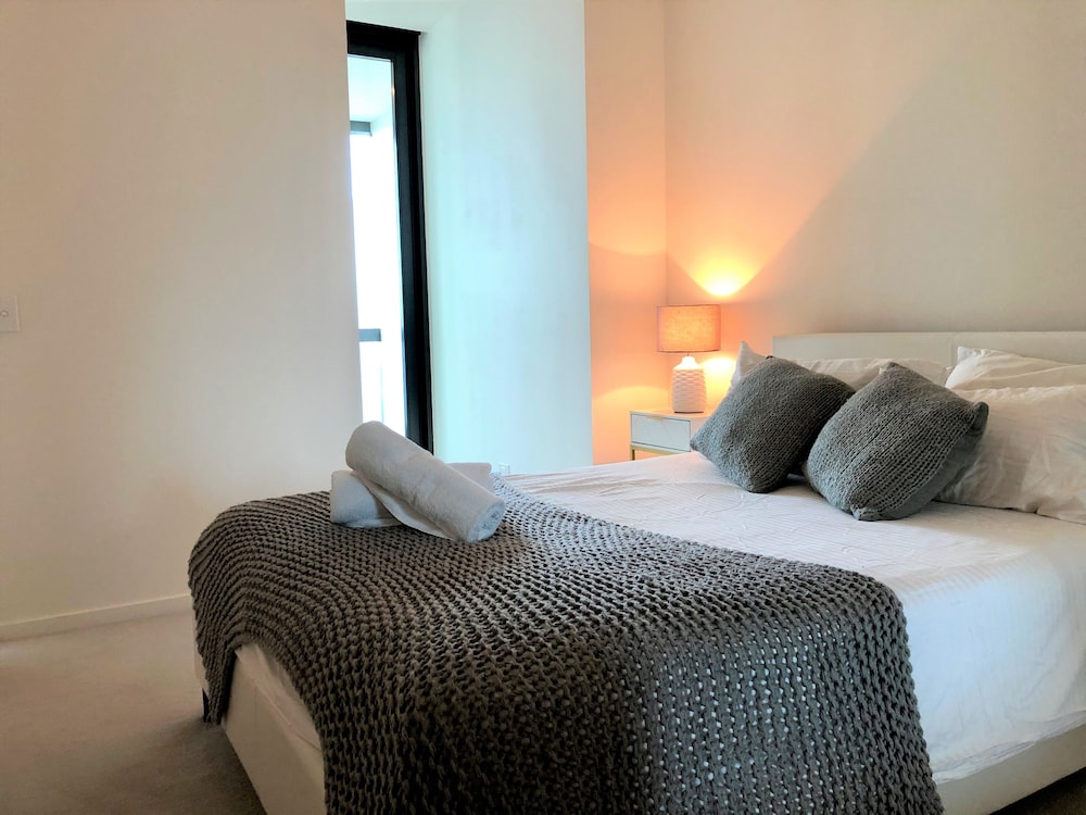 ReadySet Apartments on Southbank Boulevard