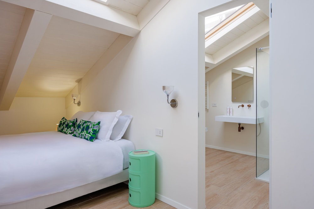Napoli White Apartment by Wonderful Italy