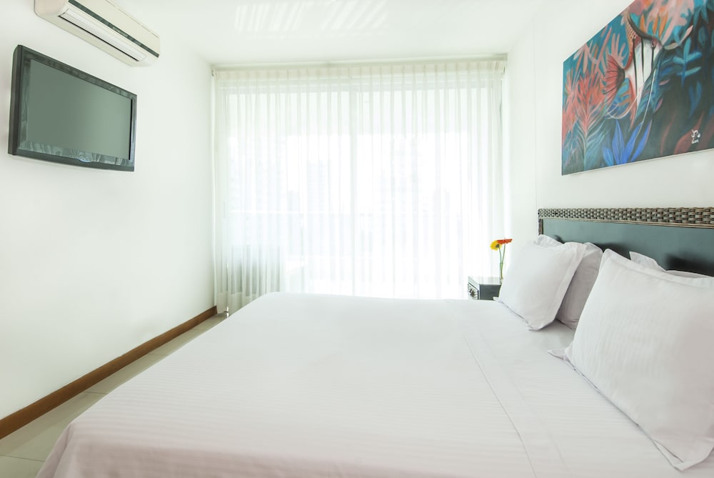Travelers Suites Orange Cartagena view 3