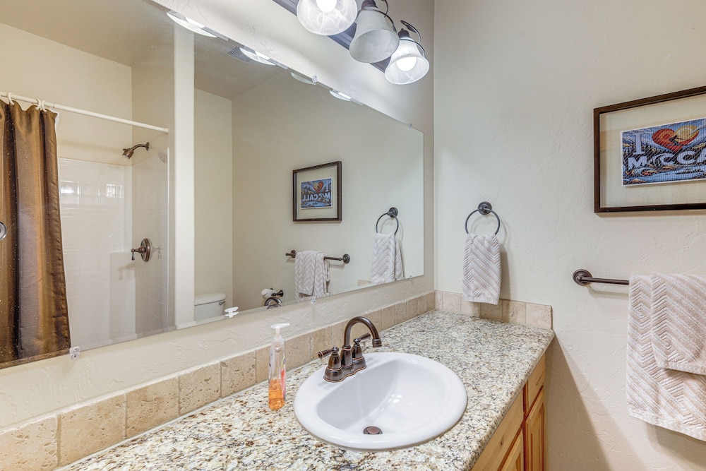 1 Mi to Ponderosa State Park: Condo w/ Pool Access