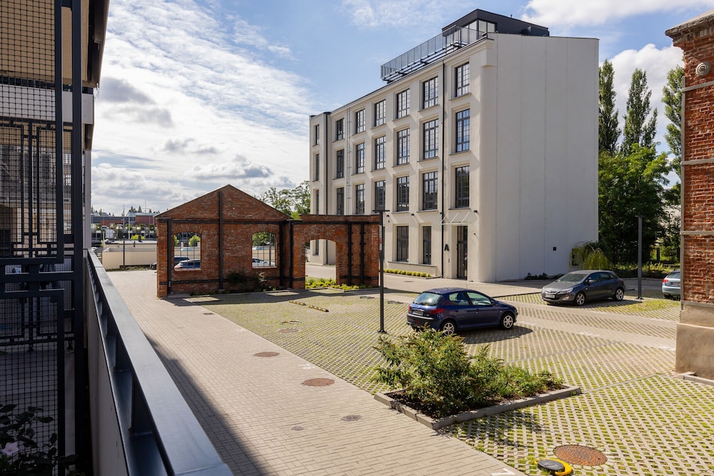 Lux Apartment Manufaktura by Renters view 3