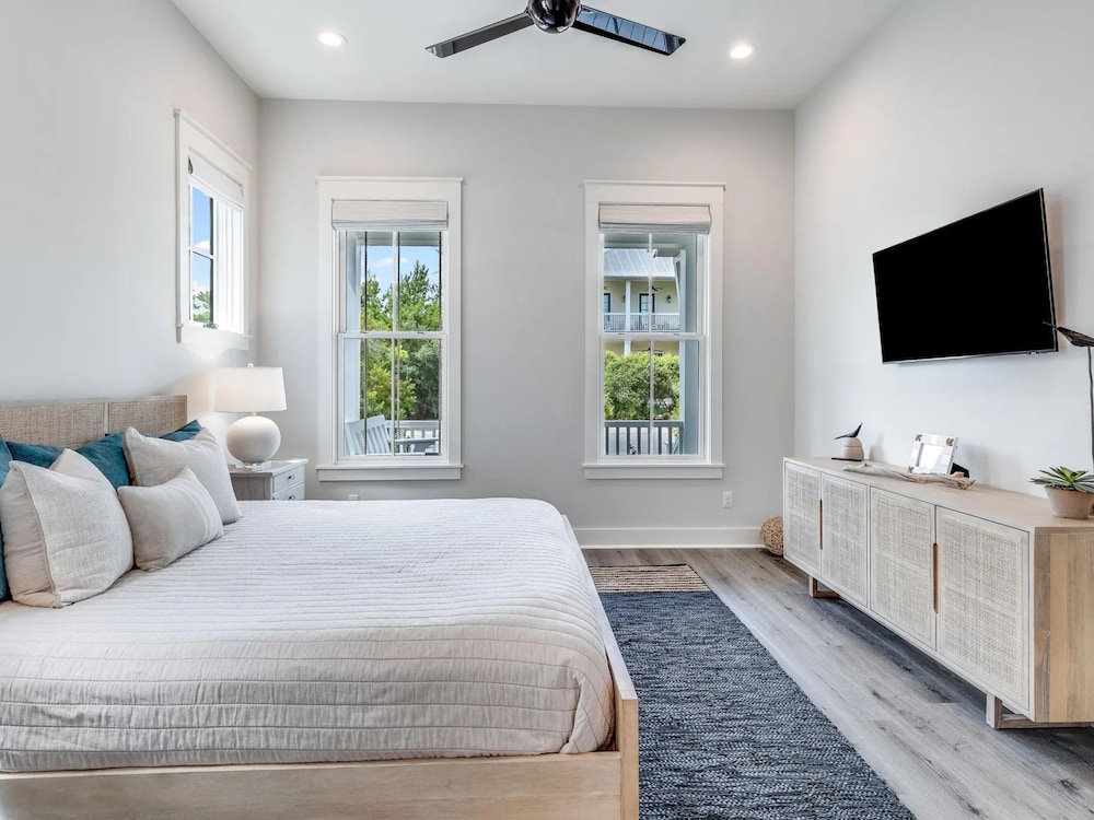 Honeybee by Southern Vacation Rentals