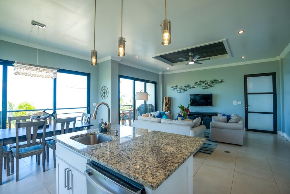 Oceanfront Sunset Gecko Condo - Ground Floor 1A