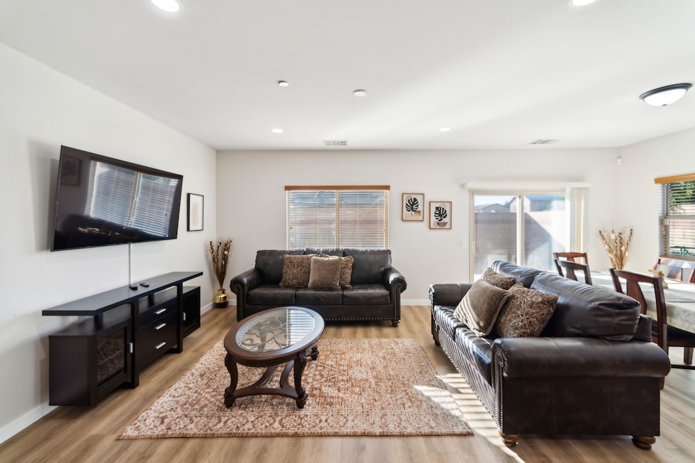 Charming Pet-friendly Getaway In Sunny Beaumont 4 Bedroom Home