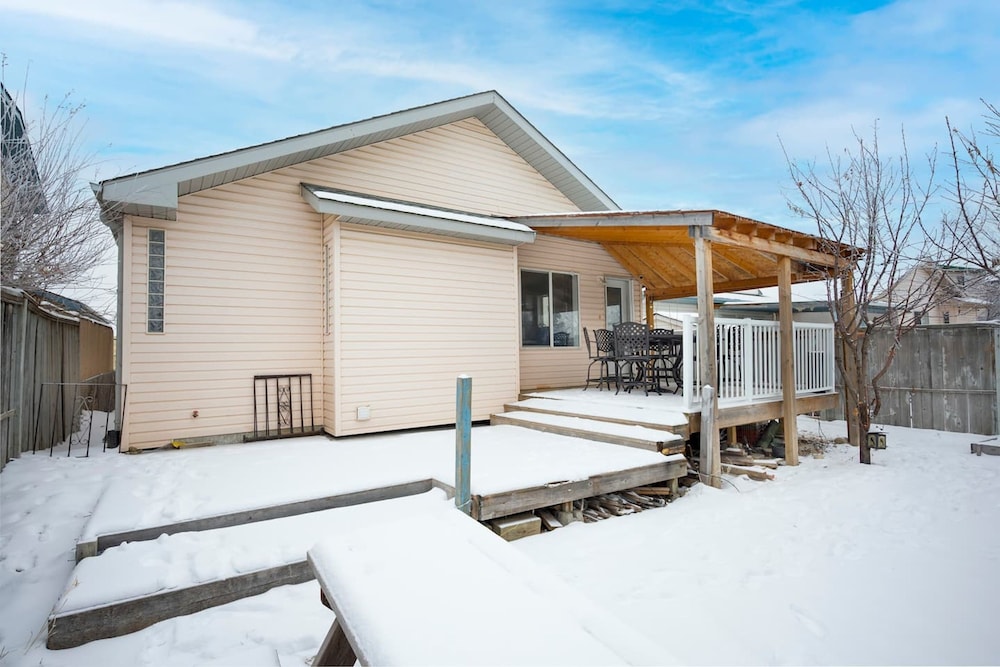 240 Spacious Modern Home w AC
