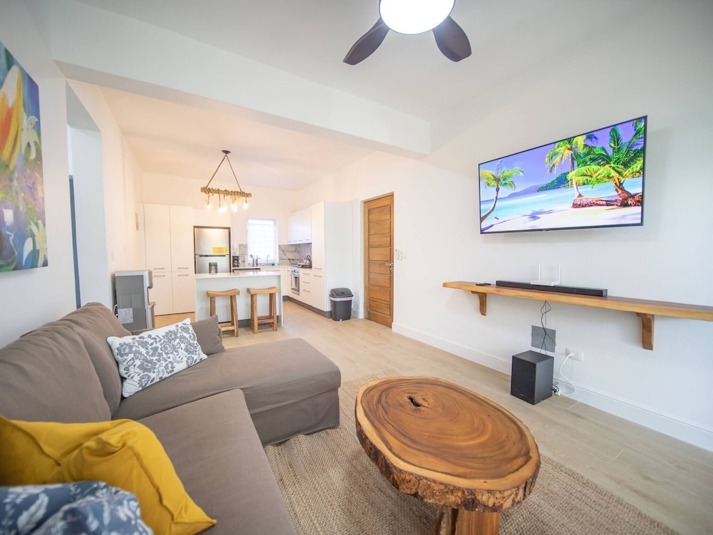 Caribbean Breeze - 2BR Apartment Close to Beach!