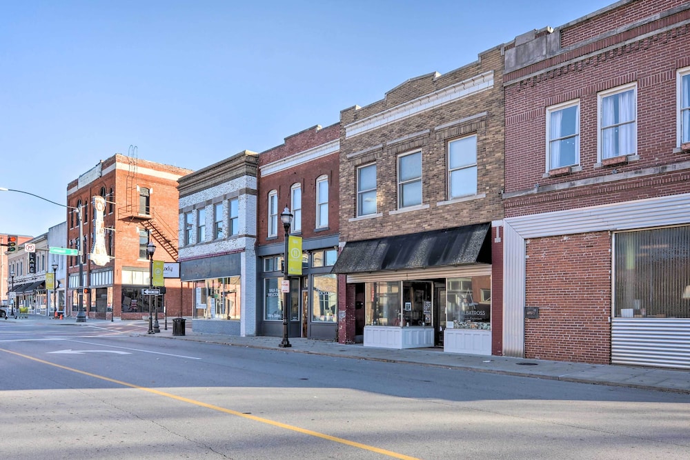 Upscale Loft in the Heart of Dtwn Springfield view 3