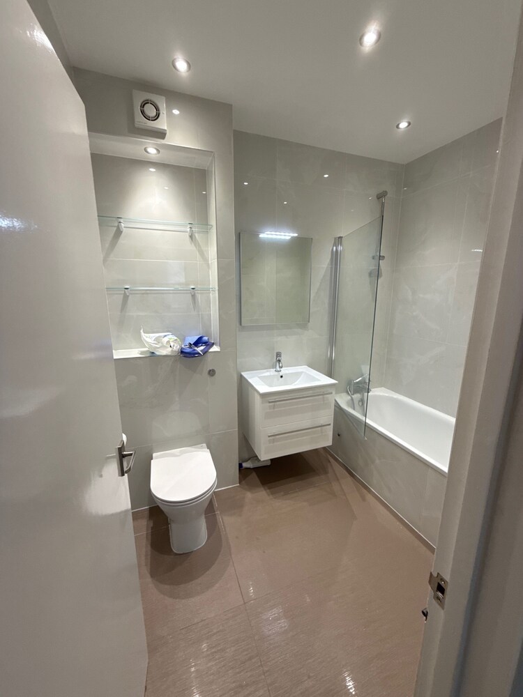 2bed Apartment-sleeps 4, Pets Ok & Balcony