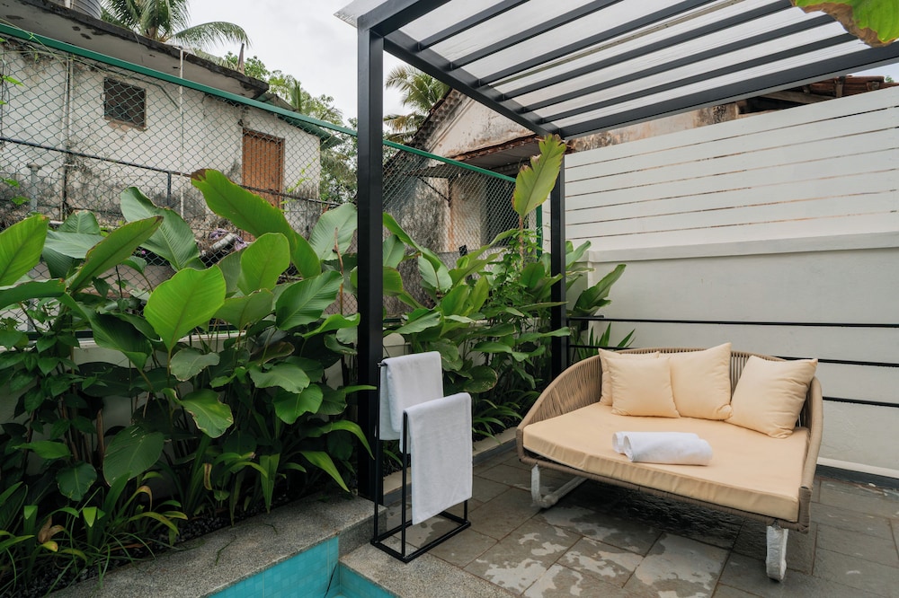 ELIVAAS Ekam | Luxe 4 BHK Villa With Pvt Pool & Patio