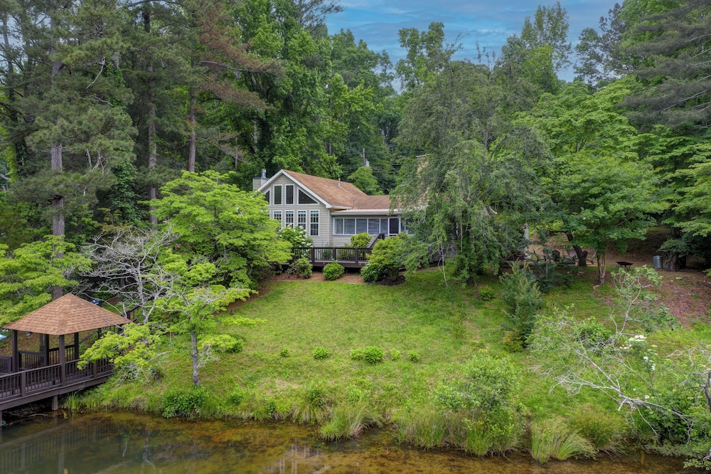 Lakeside Country Cottage