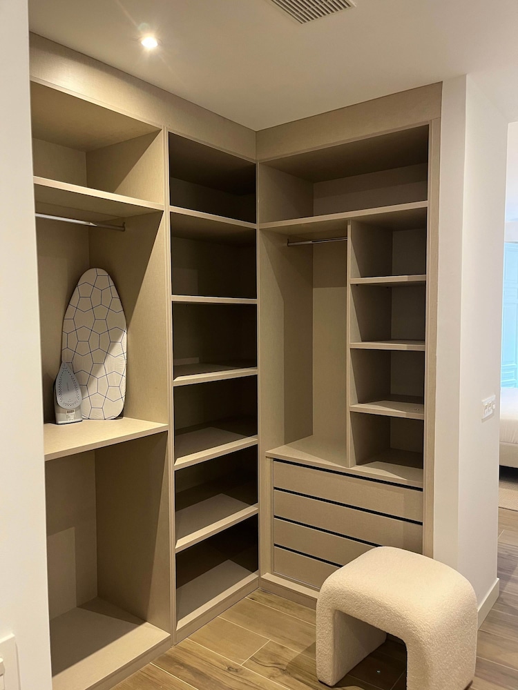 w Chic Urban 3BR w Sunny Terrace in Chueca