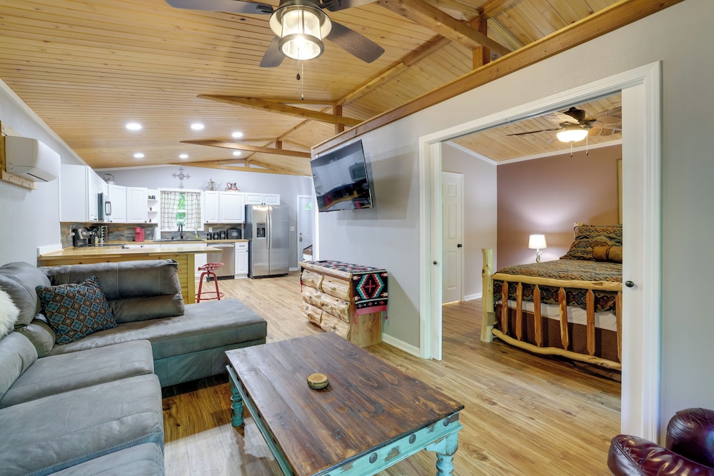 Creekside Nature Escape in Southwest Missouri