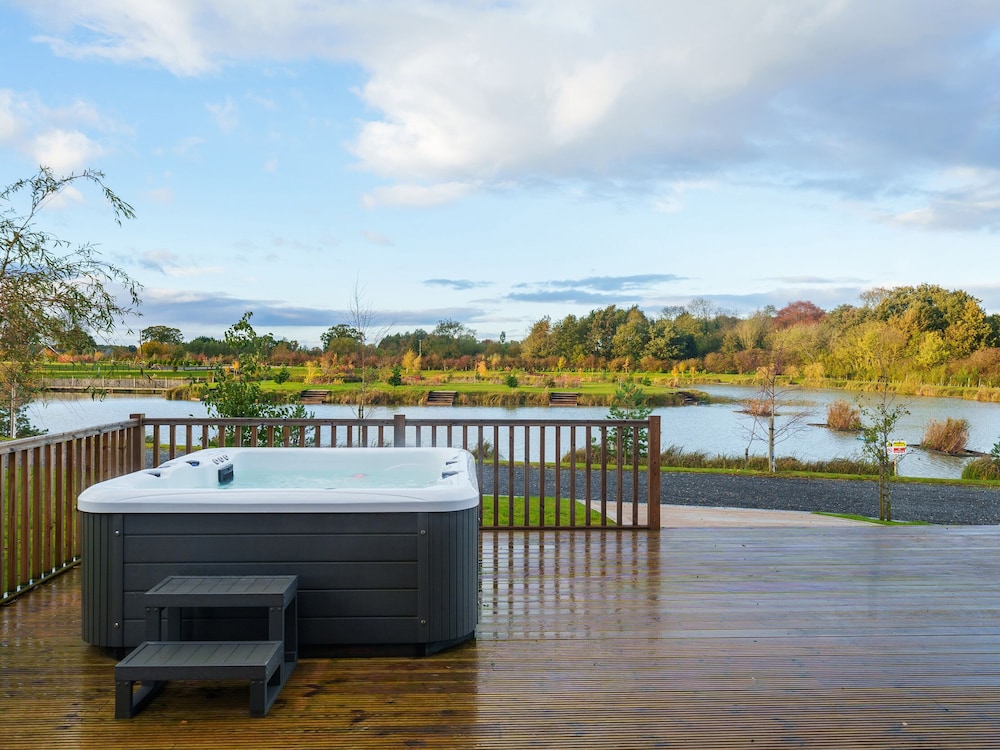 Micklemore Lakes and Lodges