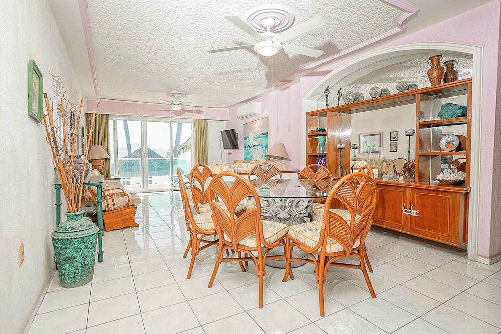 Playa Azul Apt with Sea views & Pool