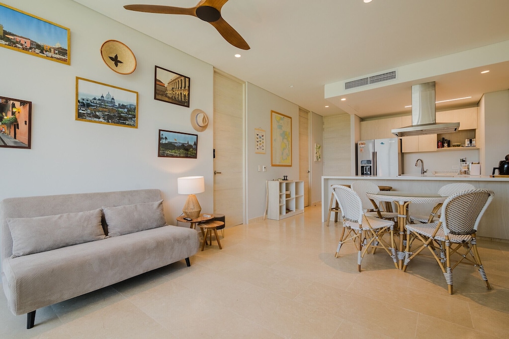 2BR 5 Guests Private Balcony and Shared Pool
