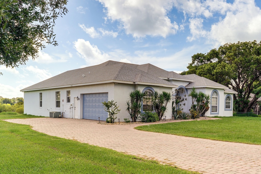 Game, Swim & Unwind: Lakeside Retreat Near Disney